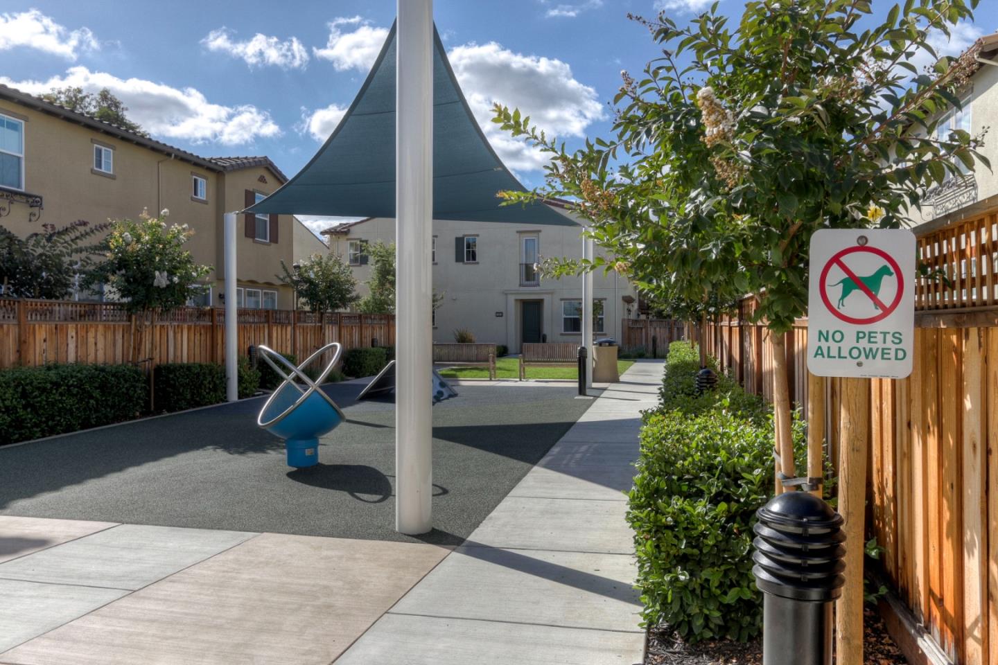 Detail Gallery Image 20 of 24 For 545 Holthouse Ter, Sunnyvale,  CA 94087 - 2 Beds | 2/1 Baths