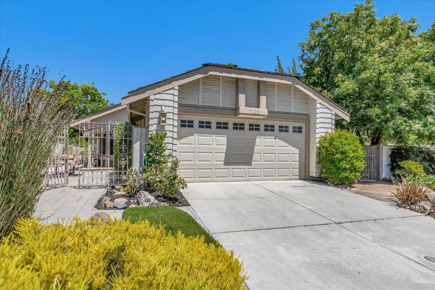 Detail Gallery Image 1 of 1 For 7102 via Portada, San Jose,  CA 95135 - 3 Beds | 2 Baths