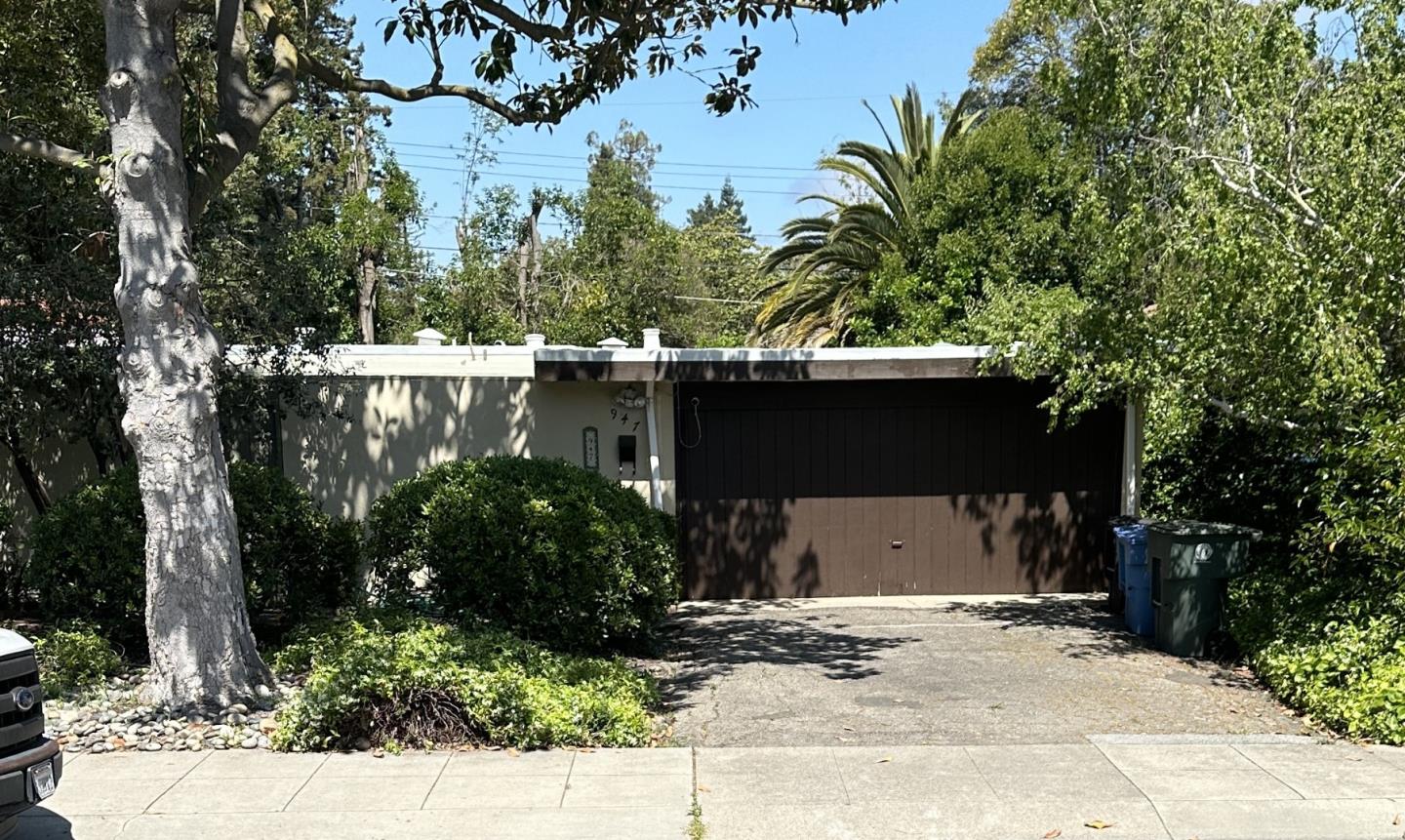 Detail Gallery Image 1 of 1 For 947 Colonial Ln, Palo Alto,  CA 94303 - 3 Beds | 2 Baths