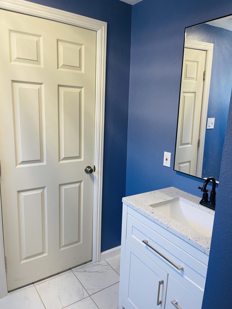 Detail Gallery Image 8 of 11 For 501 Broadway Ave, Modesto,  CA 95351 - 2 Beds | 1 Baths