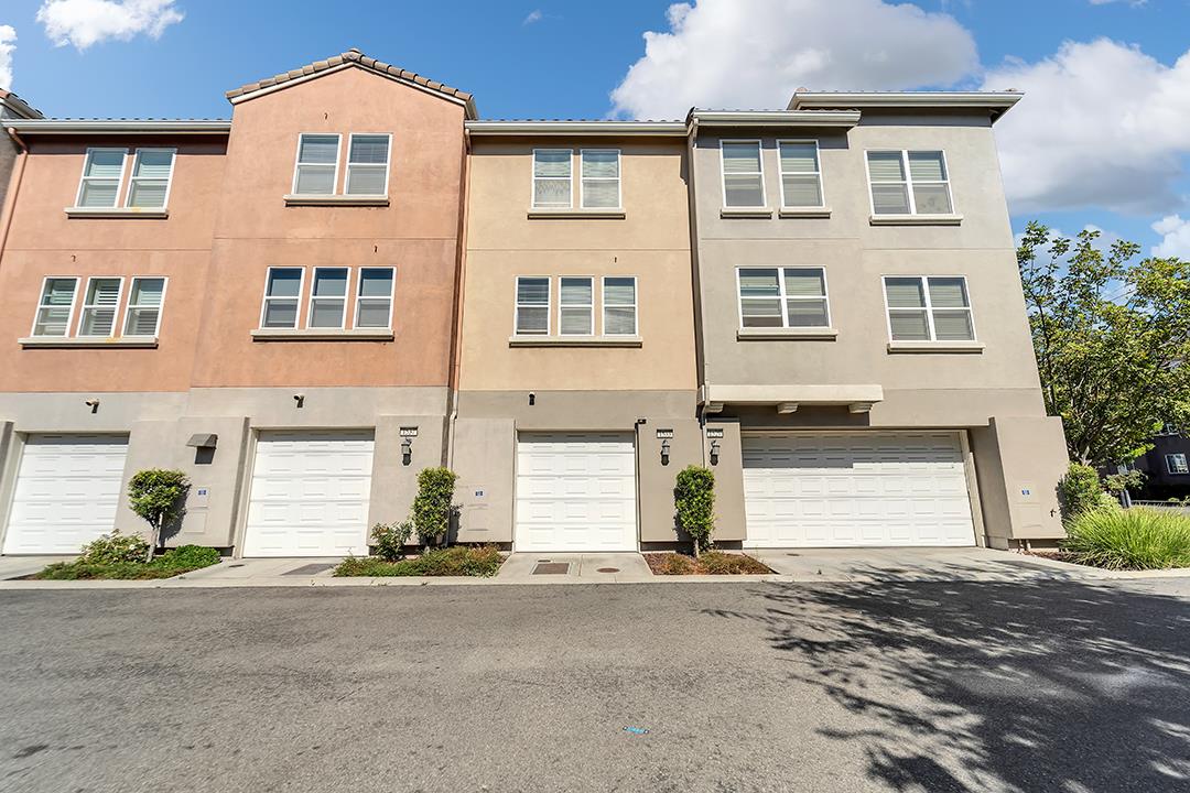 Detail Gallery Image 1 of 1 For 1533 Fiesta Ln, San Jose,  CA 95126 - 2 Beds | 2/1 Baths