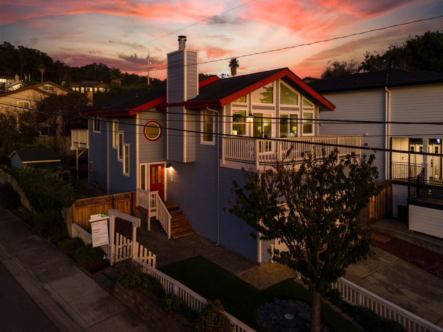 Detail Gallery Image 1 of 54 For 754 Avenue Balboa, El Granada,  CA 94018 - 4 Beds | 3 Baths