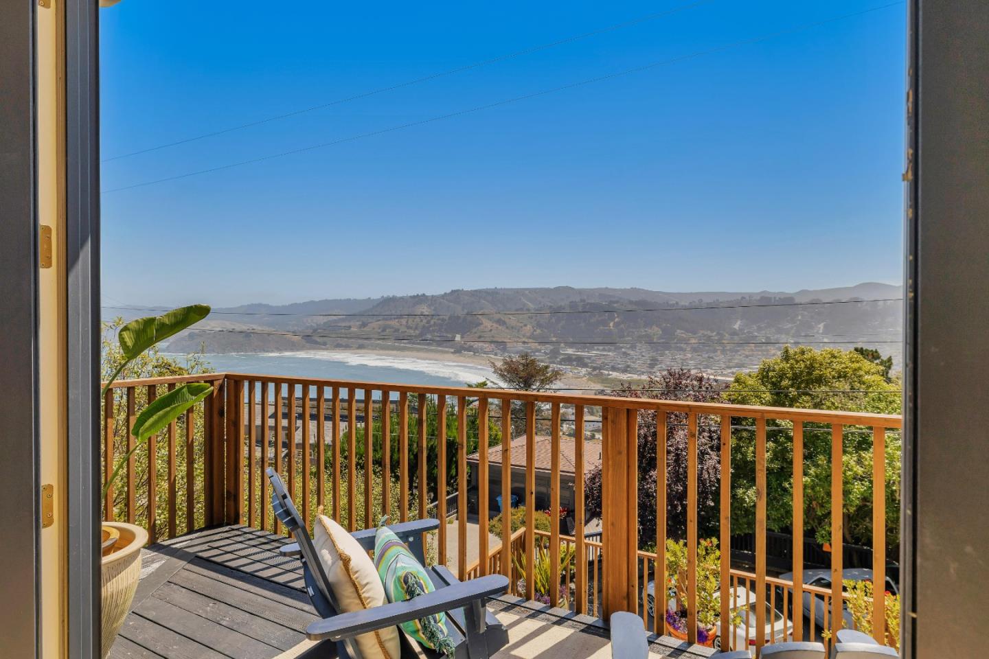 Detail Gallery Image 25 of 75 For 150 Olympian Way, Pacifica,  CA 94044 - 4 Beds | 2/1 Baths