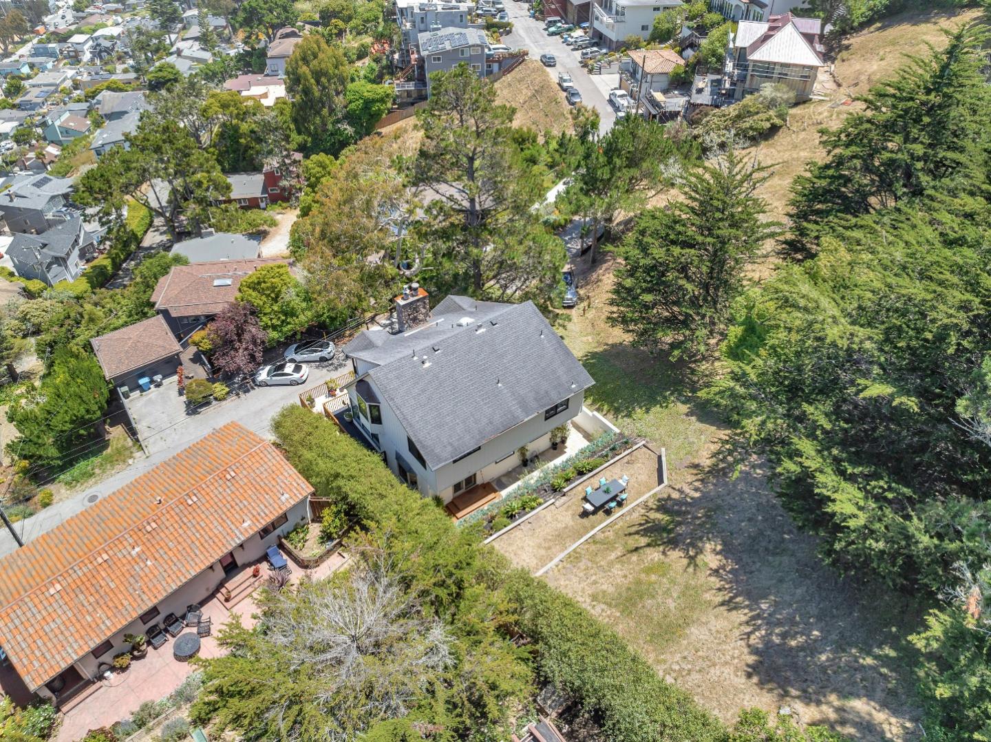 Detail Gallery Image 68 of 75 For 150 Olympian Way, Pacifica,  CA 94044 - 4 Beds | 2/1 Baths