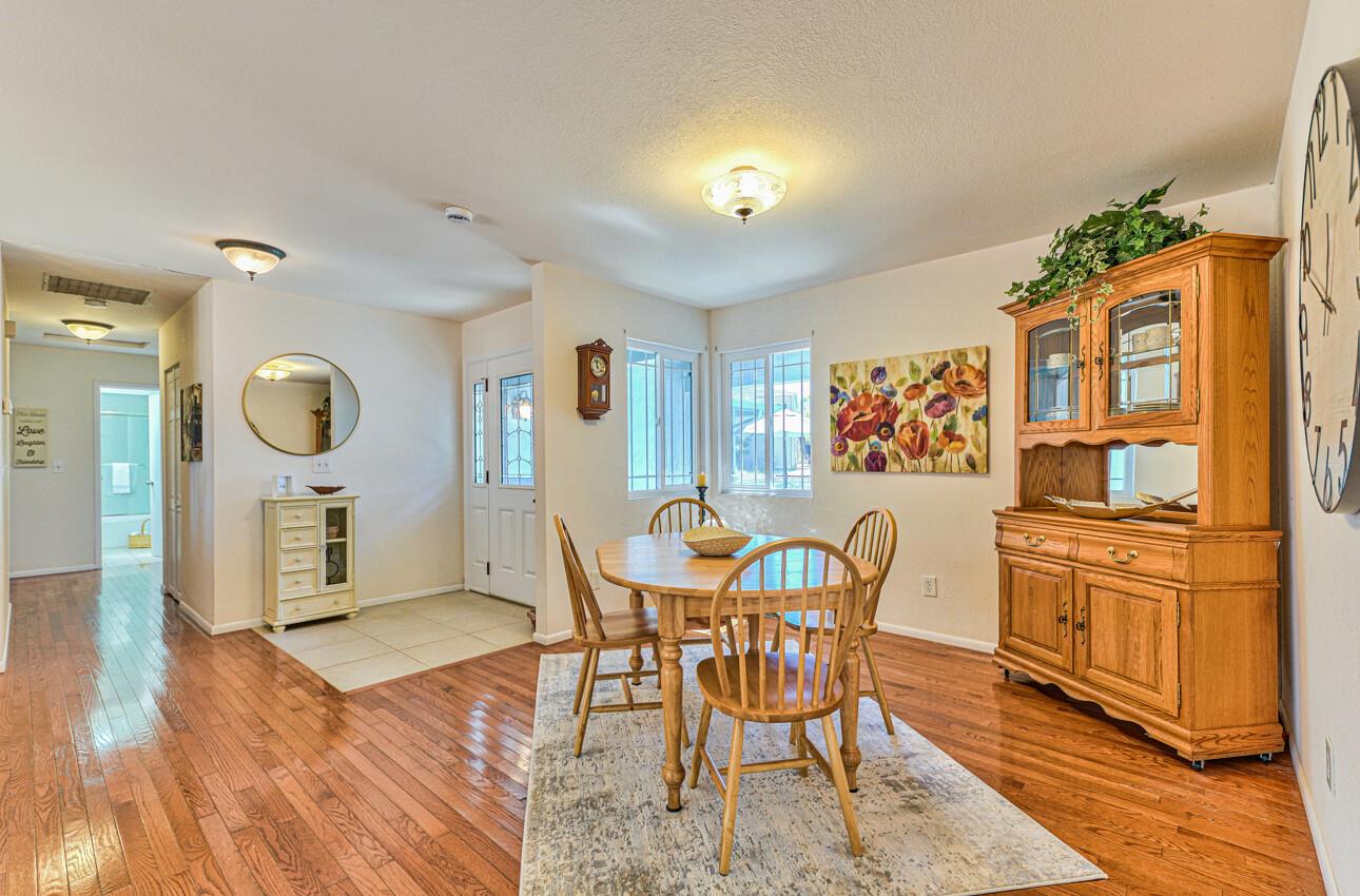 Detail Gallery Image 11 of 52 For 9613 Sandbur Pl, Salinas,  CA 93907 - 4 Beds | 2 Baths