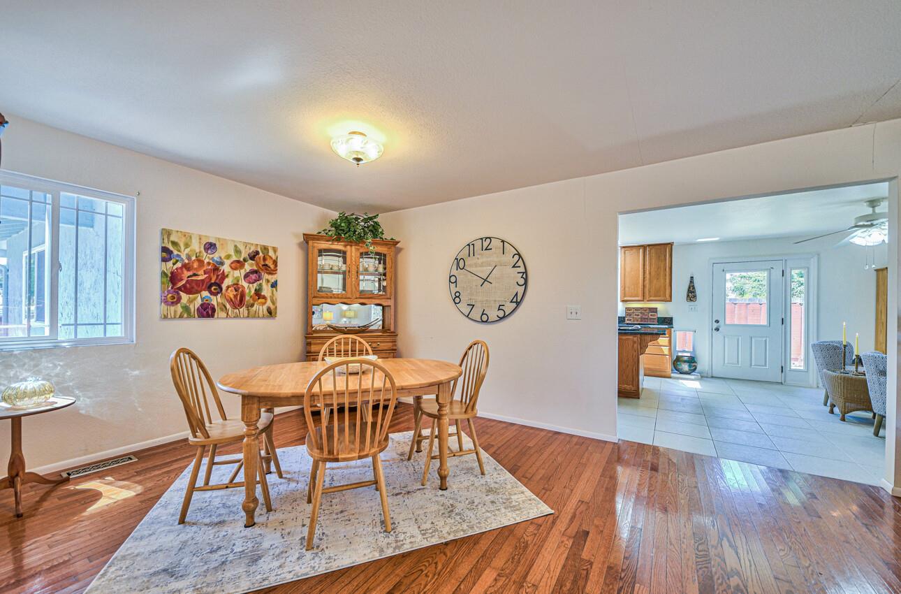 Detail Gallery Image 13 of 52 For 9613 Sandbur Pl, Salinas,  CA 93907 - 4 Beds | 2 Baths