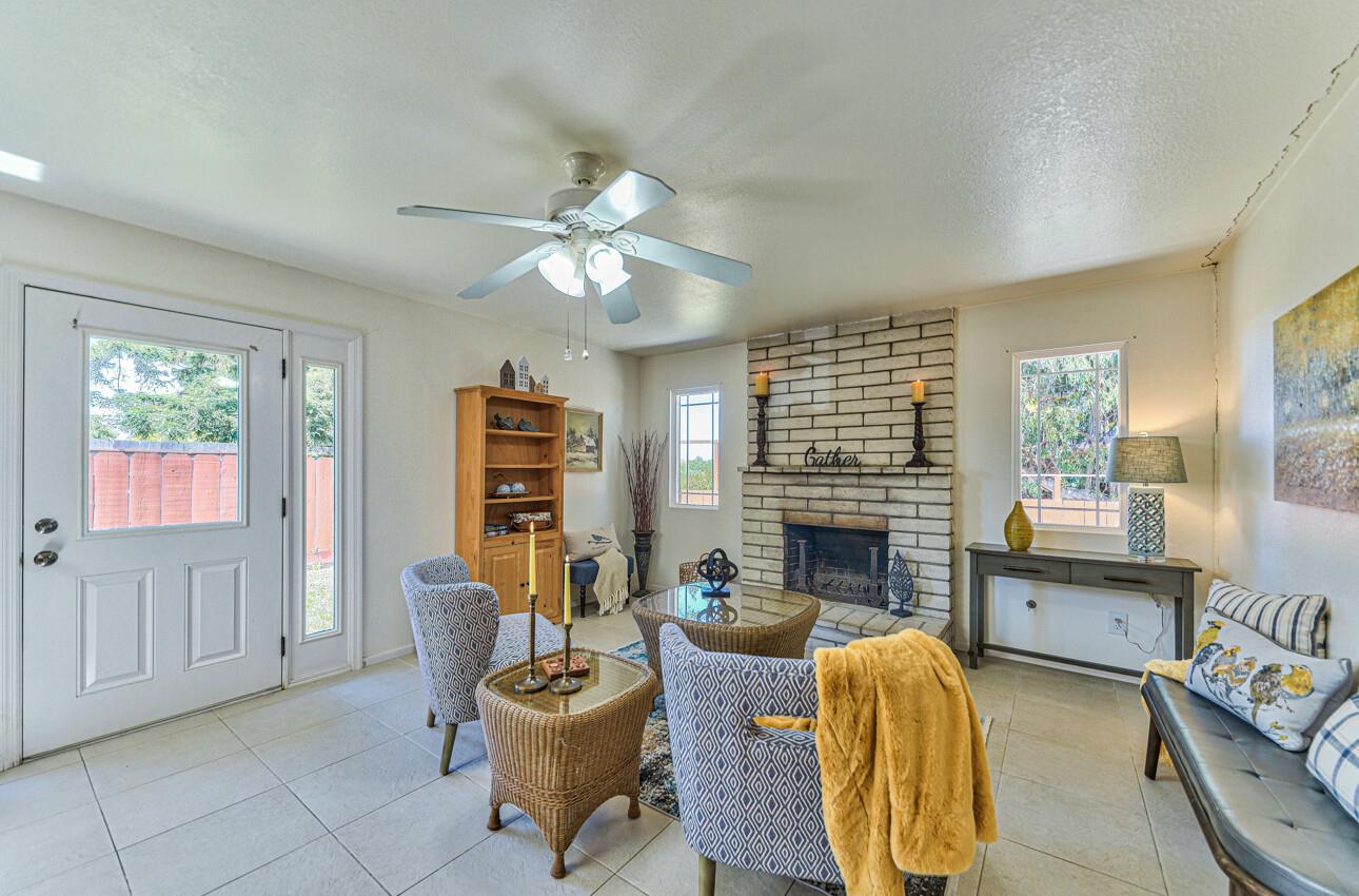 Detail Gallery Image 14 of 52 For 9613 Sandbur Pl, Salinas,  CA 93907 - 4 Beds | 2 Baths