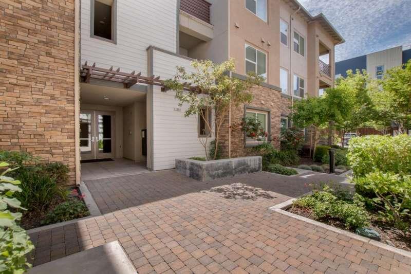 Detail Gallery Image 1 of 22 For 1130 Karby Ter #204,  Sunnyvale,  CA 94089 - 2 Beds | 2 Baths