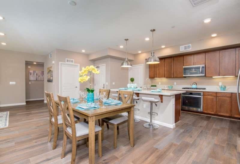 Detail Gallery Image 5 of 22 For 1130 Karby Ter #204,  Sunnyvale,  CA 94089 - 2 Beds | 2 Baths