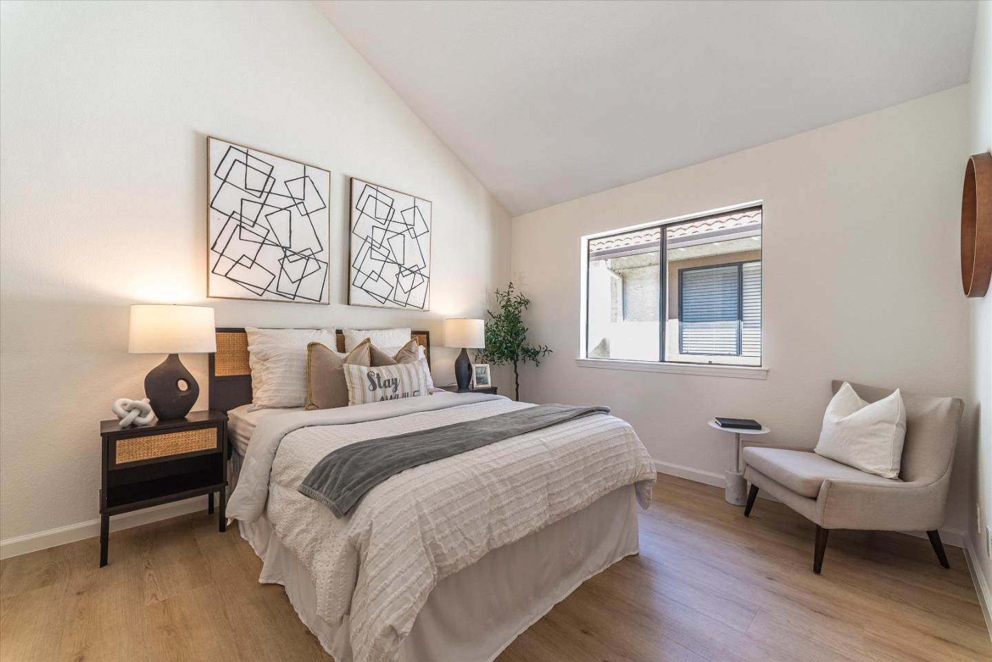 Detail Gallery Image 15 of 36 For 1142 Woodside Rd, Redwood City,  CA 94061 - 2 Beds | 2/1 Baths