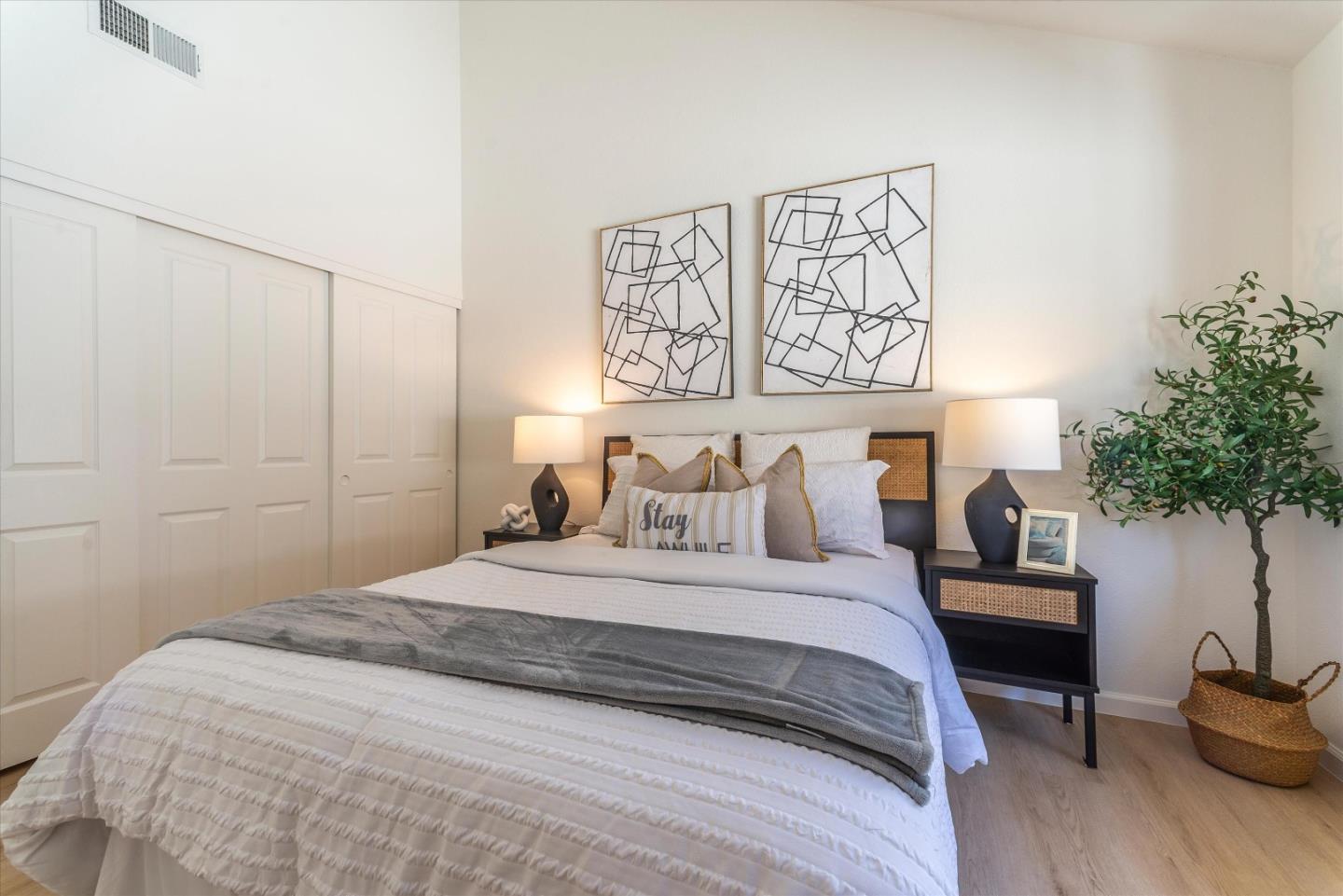 Detail Gallery Image 17 of 36 For 1142 Woodside Rd, Redwood City,  CA 94061 - 2 Beds | 2/1 Baths