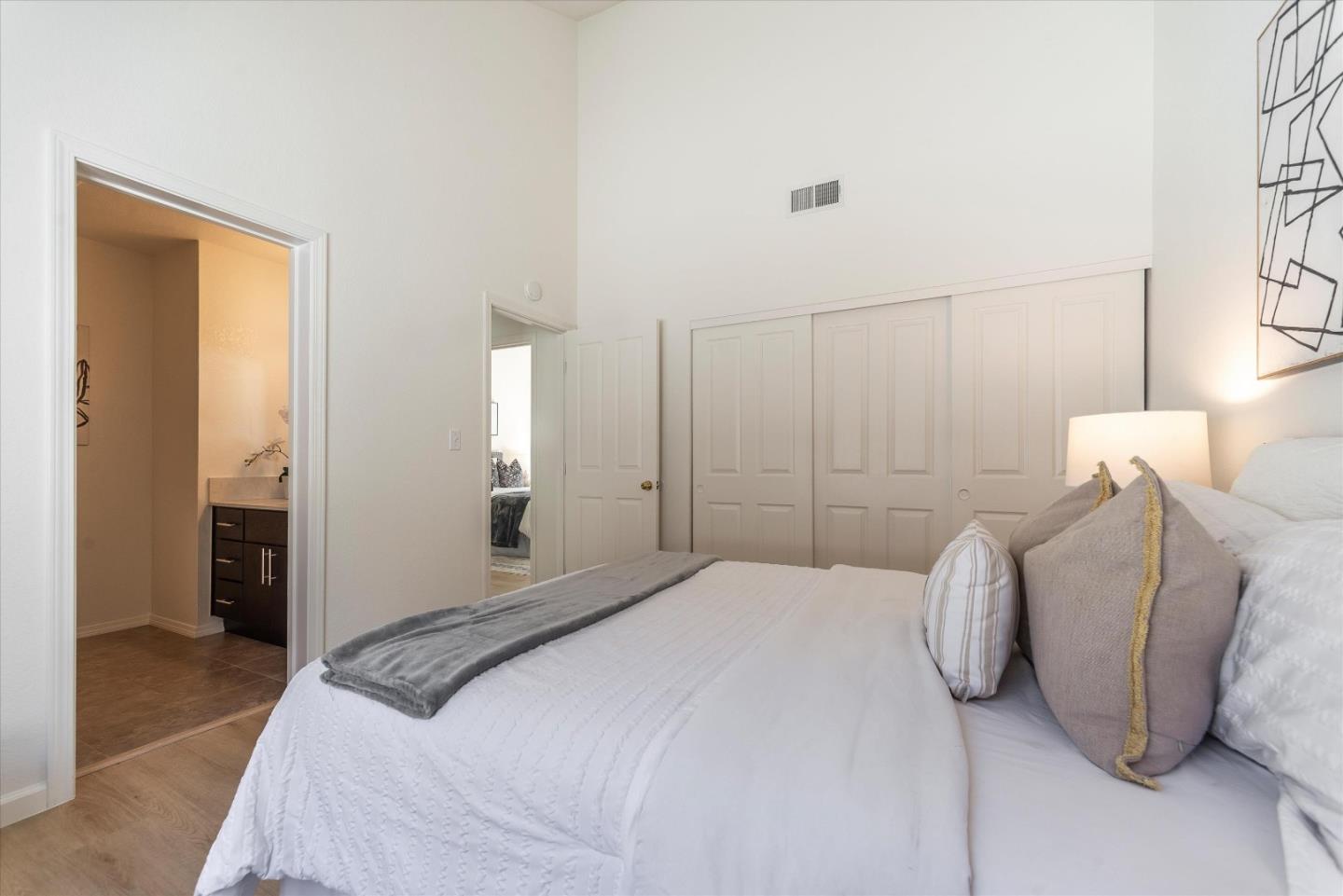 Detail Gallery Image 18 of 36 For 1142 Woodside Rd, Redwood City,  CA 94061 - 2 Beds | 2/1 Baths