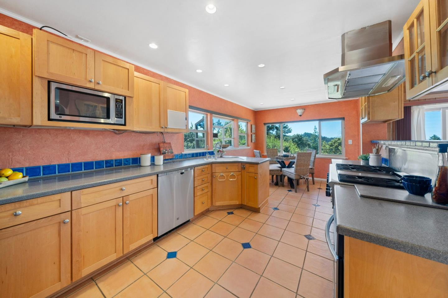 Detail Gallery Image 12 of 34 For 26773 Havenhill Ln, Los Gatos,  CA 95033 - 3 Beds | 2/1 Baths