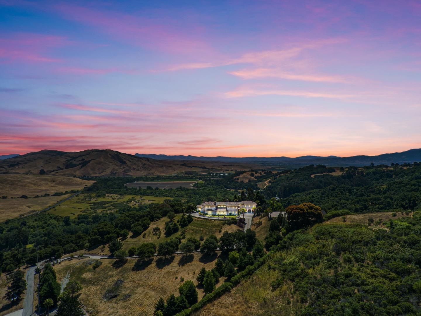 Detail Gallery Image 10 of 99 For 300 Payne Rd, San Juan Bautista,  CA 95045 - 6 Beds | 7/1 Baths