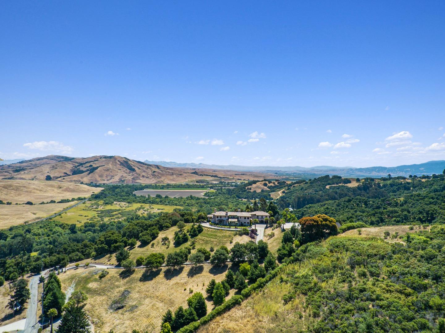 Detail Gallery Image 7 of 99 For 300 Payne Rd, San Juan Bautista,  CA 95045 - 6 Beds | 7/1 Baths