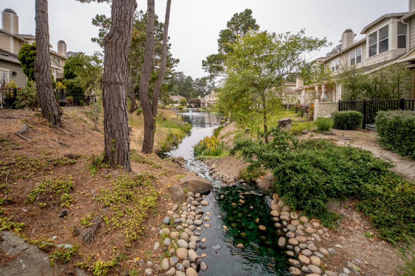 Detail Gallery Image 11 of 41 For 19 Glen Lake Dr, Pacific Grove,  CA 93950 - 2 Beds | 2/1 Baths