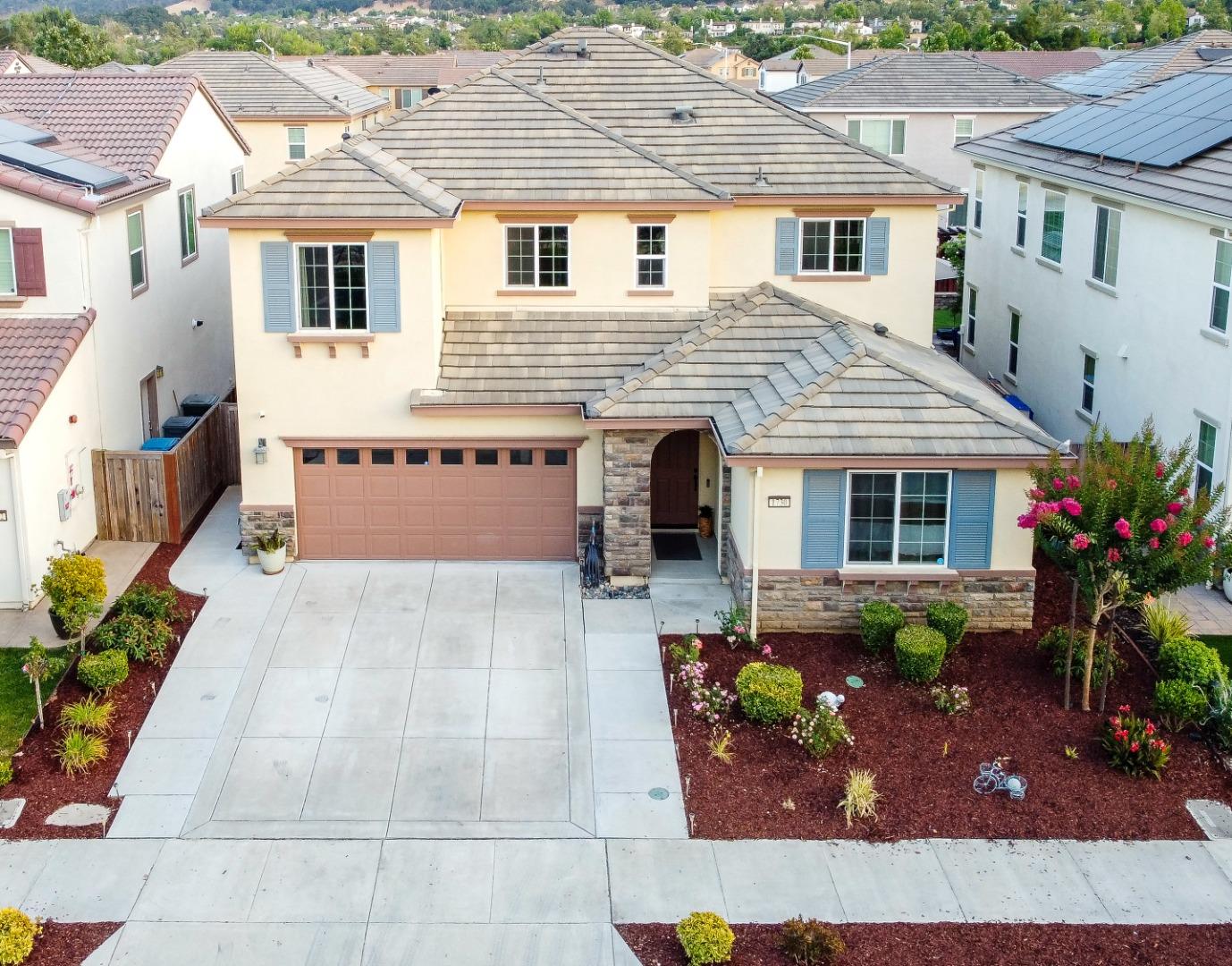 Detail Gallery Image 1 of 1 For 1730 Tarragon Dr, Gilroy,  CA 95020 - 5 Beds | 4/1 Baths