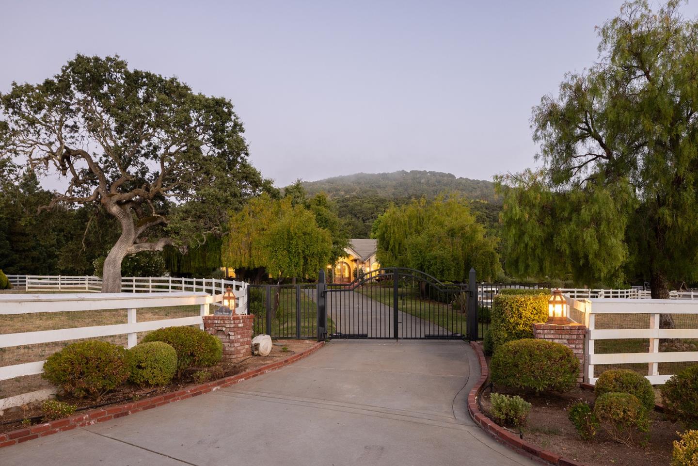 Detail Gallery Image 3 of 49 For 6 Sleepy Hollow Dr, Carmel Valley,  CA 93924 - 4 Beds | 3/2 Baths