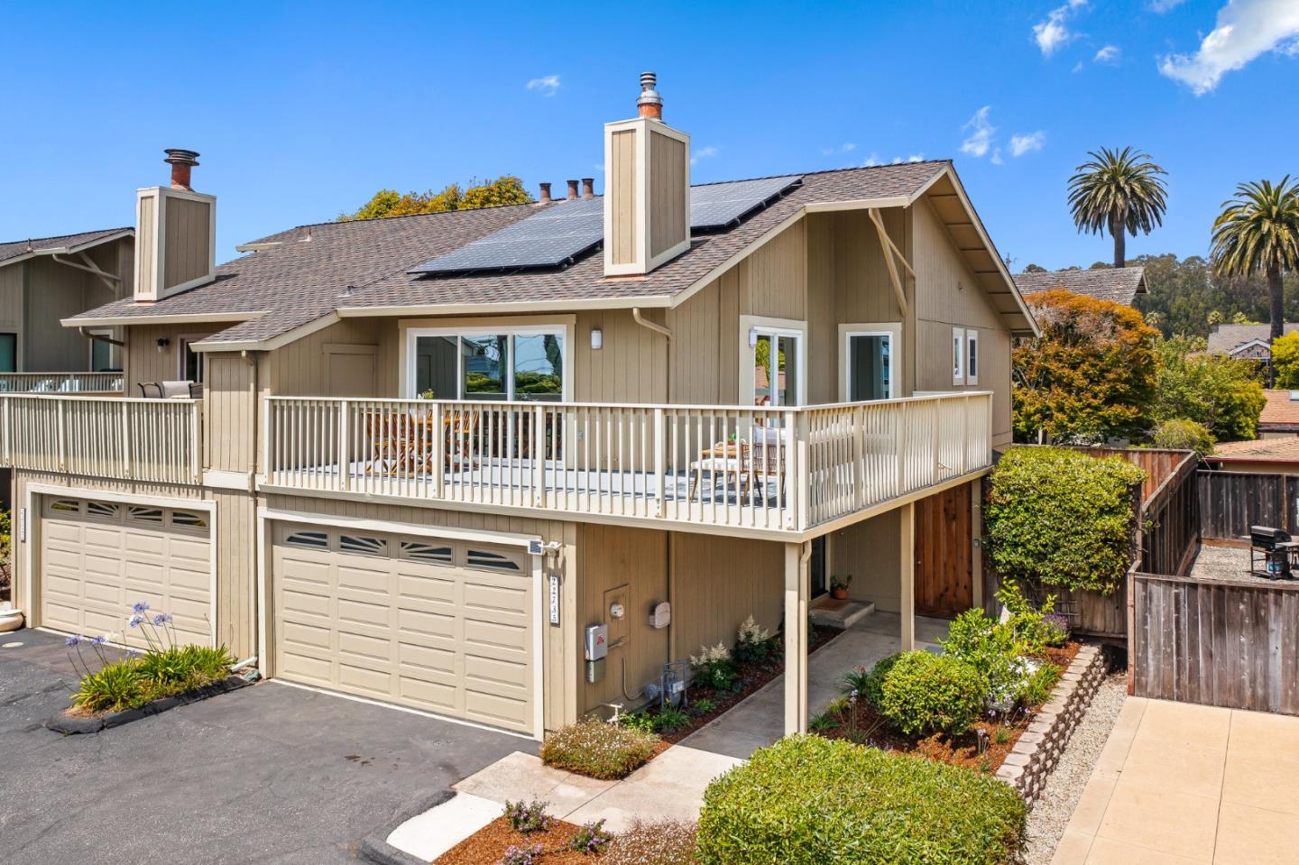 Detail Gallery Image 1 of 48 For 22735 E Cliff Dr, Santa Cruz,  CA 95062 - 3 Beds | 2 Baths