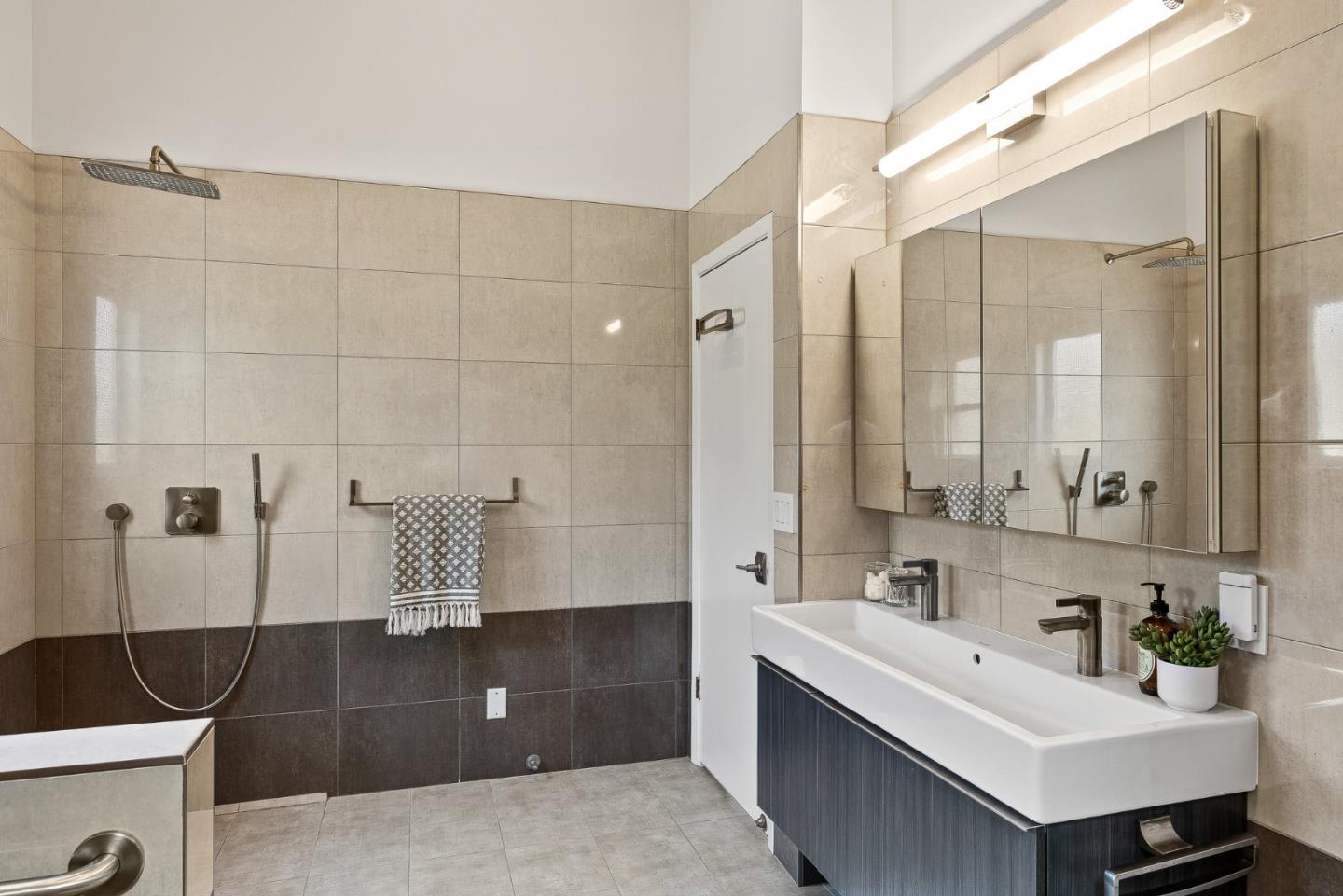 Detail Gallery Image 20 of 48 For 22735 E Cliff Dr, Santa Cruz,  CA 95062 - 3 Beds | 2 Baths