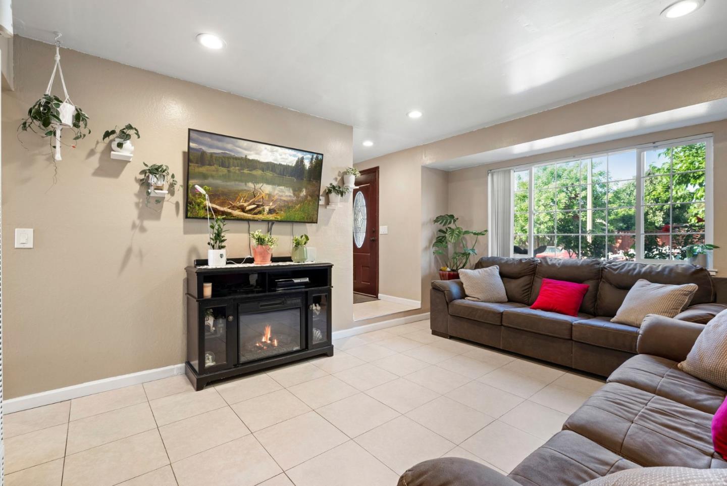 Detail Gallery Image 4 of 27 For 1737 Crucero Dr, San Jose,  CA 95122 - 3 Beds | 1/1 Baths