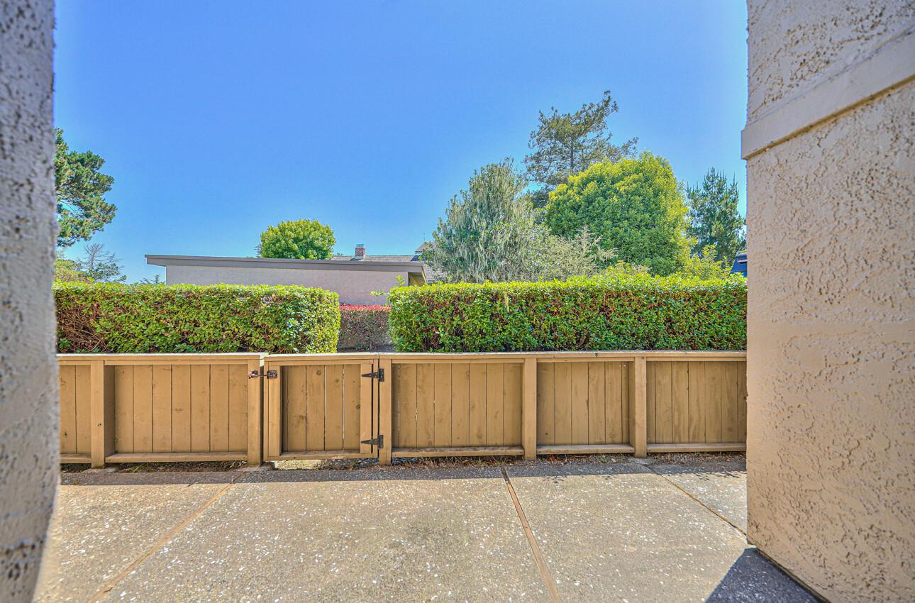 Detail Gallery Image 8 of 32 For 62 Montsalas Dr, Monterey,  CA 93940 - 3 Beds | 2/1 Baths