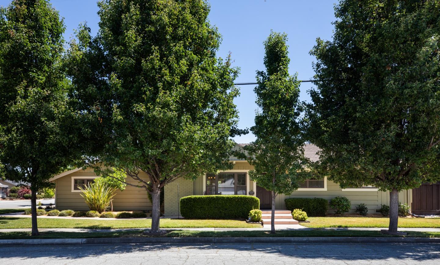 Detail Gallery Image 1 of 1 For 1904 Blackford Ln, San Jose,  CA 95125 - 4 Beds | 3 Baths