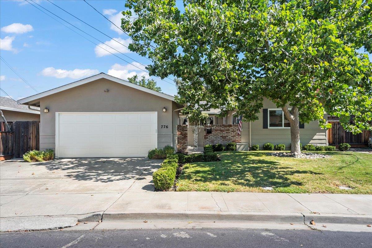 Detail Gallery Image 1 of 27 For 776 Laurel Dr, Livermore,  CA 94551 - 3 Beds | 2/1 Baths