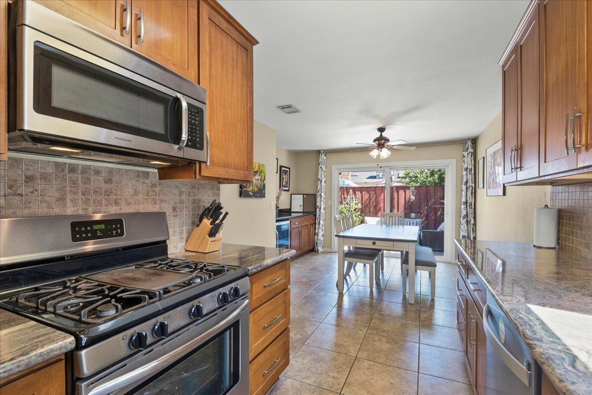 Detail Gallery Image 13 of 27 For 776 Laurel Dr, Livermore,  CA 94551 - 3 Beds | 2/1 Baths