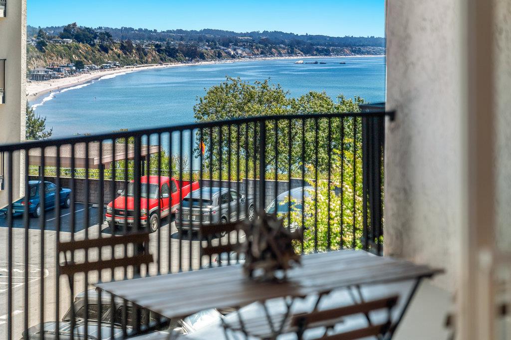 Detail Gallery Image 9 of 38 For 850 Park Ave 3b,  Capitola,  CA 95010 - 3 Beds | 2 Baths