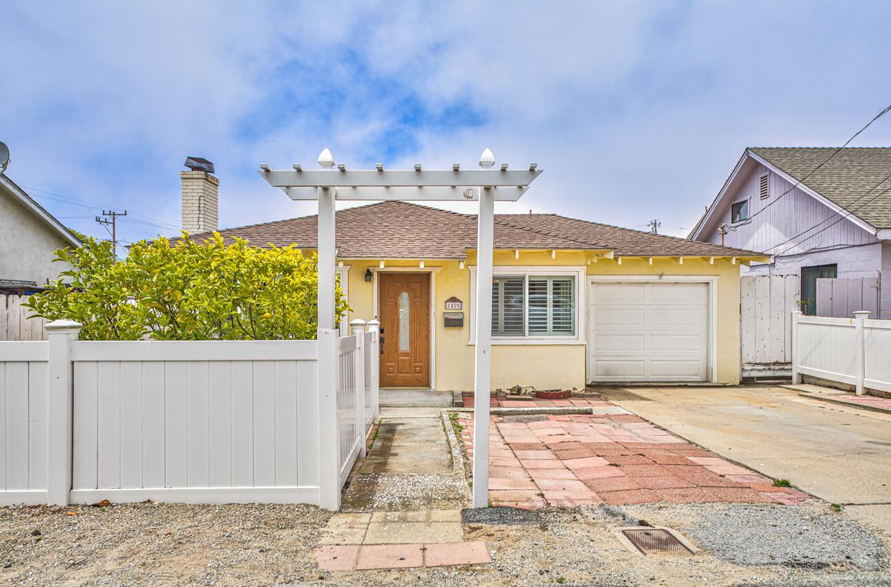 Detail Gallery Image 1 of 1 For 1425 Luxton St, Seaside,  CA 93955 - 3 Beds | 1/1 Baths