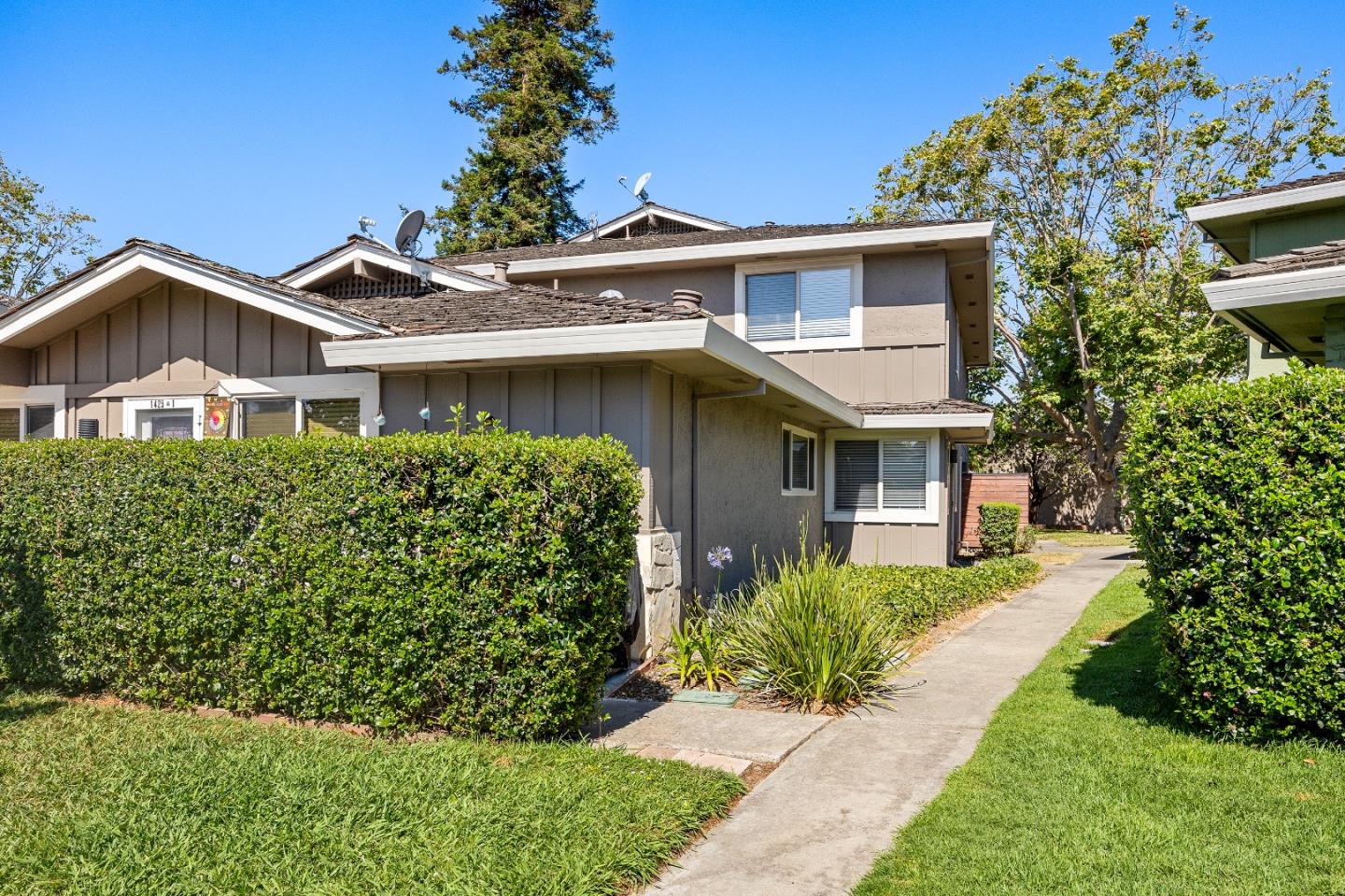 Detail Gallery Image 1 of 22 For 1425 Ruby Ct #3,  Capitola,  CA 95010 - 2 Beds | 1 Baths