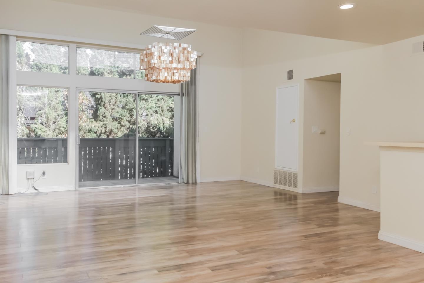 Detail Gallery Image 1 of 1 For 5700 Etiwanda Ave #231,  Tarzana,  CA 91356 - 3 Beds | 2 Baths