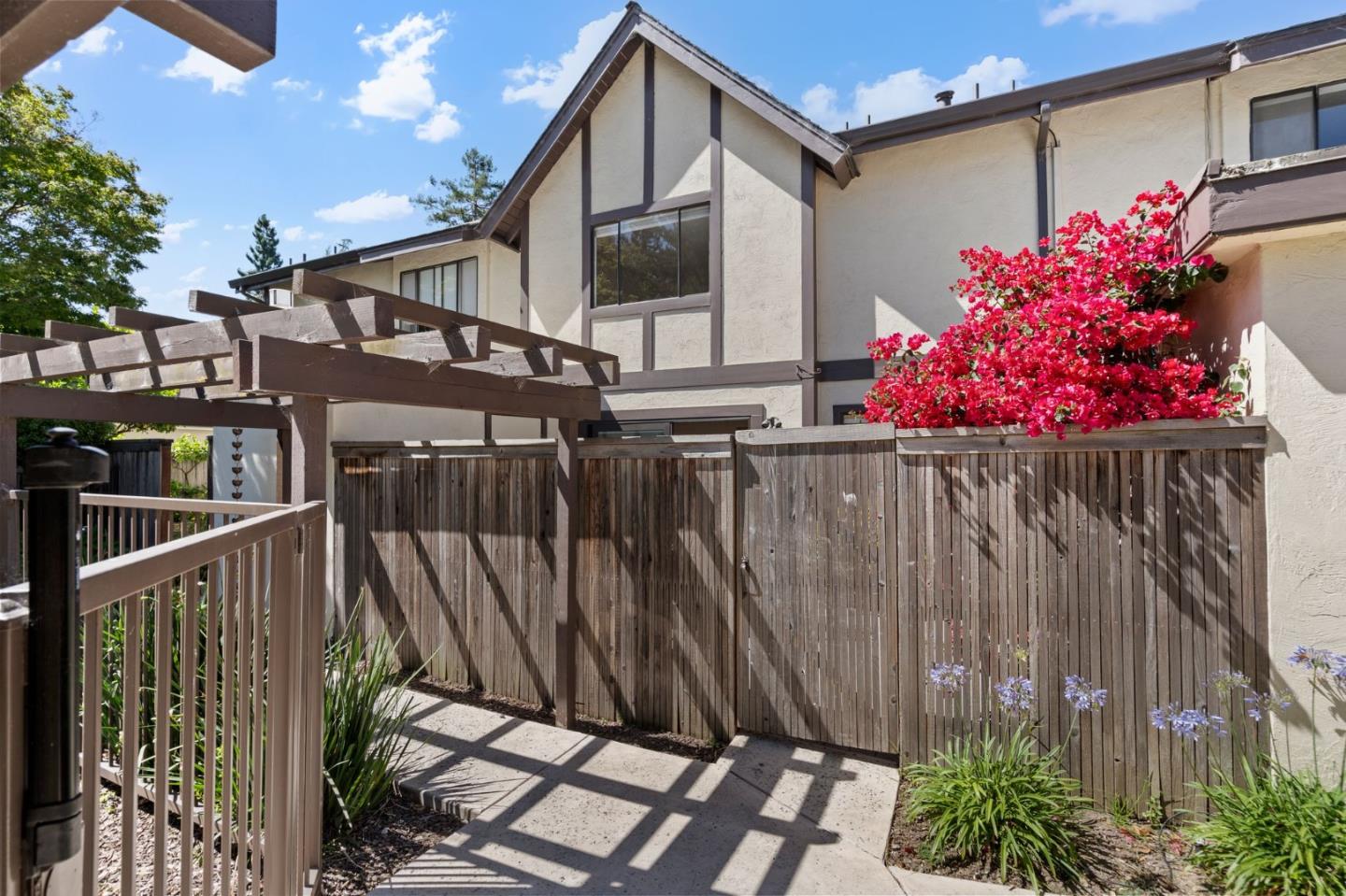 Detail Gallery Image 34 of 38 For 149 Bryant St, Palo Alto,  CA 94301 - 2 Beds | 2/1 Baths