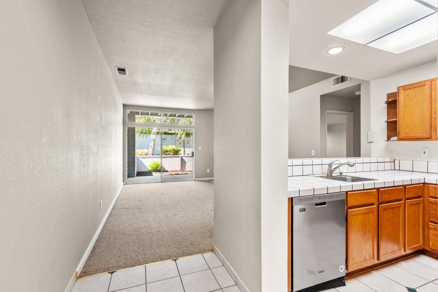 Detail Gallery Image 5 of 33 For 1722 Parkview Green Cir, San Jose,  CA 95131 - 1 Beds | 1 Baths