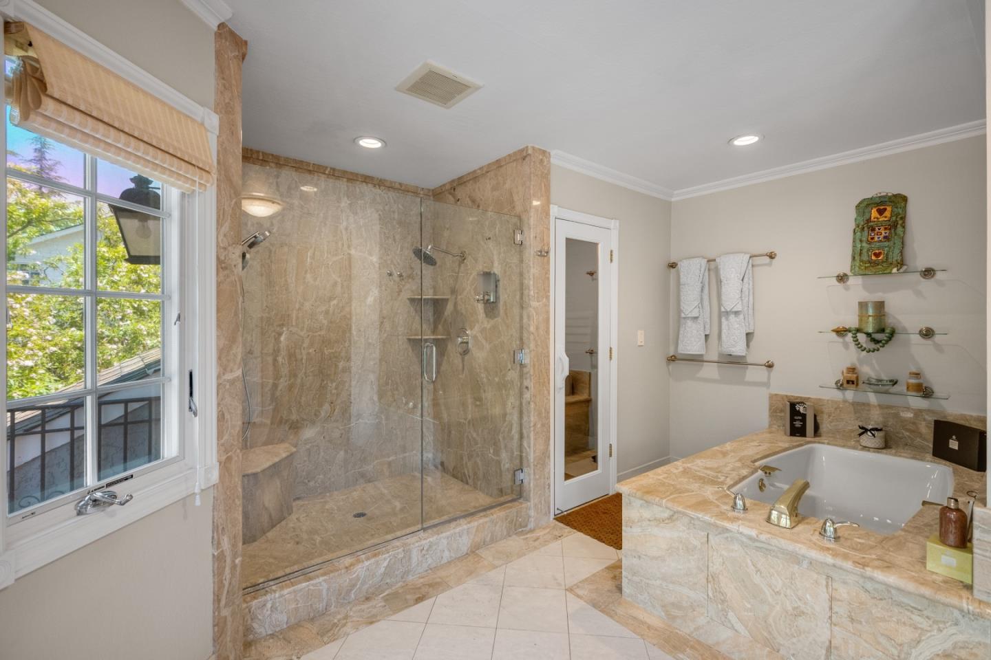 Detail Gallery Image 20 of 39 For 16131 Viewfield Rd, Monte Sereno,  CA 95030 - 4 Beds | 3/2 Baths