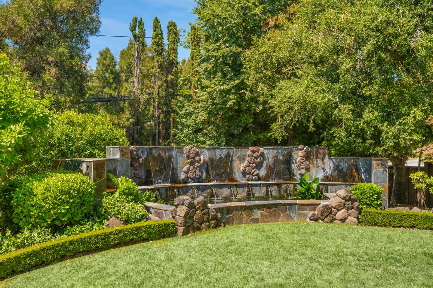 Detail Gallery Image 27 of 39 For 16131 Viewfield Rd, Monte Sereno,  CA 95030 - 4 Beds | 3/2 Baths