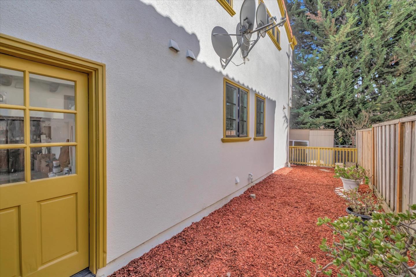 Detail Gallery Image 39 of 48 For 243 Harbor Beach Ct, Santa Cruz,  CA 95062 - 3 Beds | 2/1 Baths