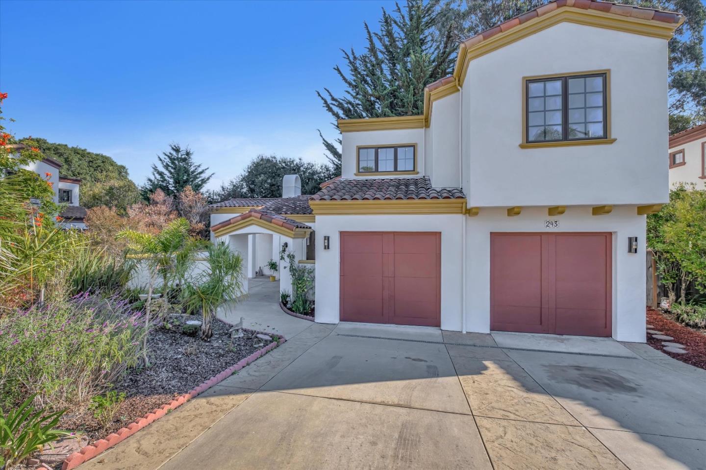 Detail Gallery Image 4 of 48 For 243 Harbor Beach Ct, Santa Cruz,  CA 95062 - 3 Beds | 2/1 Baths