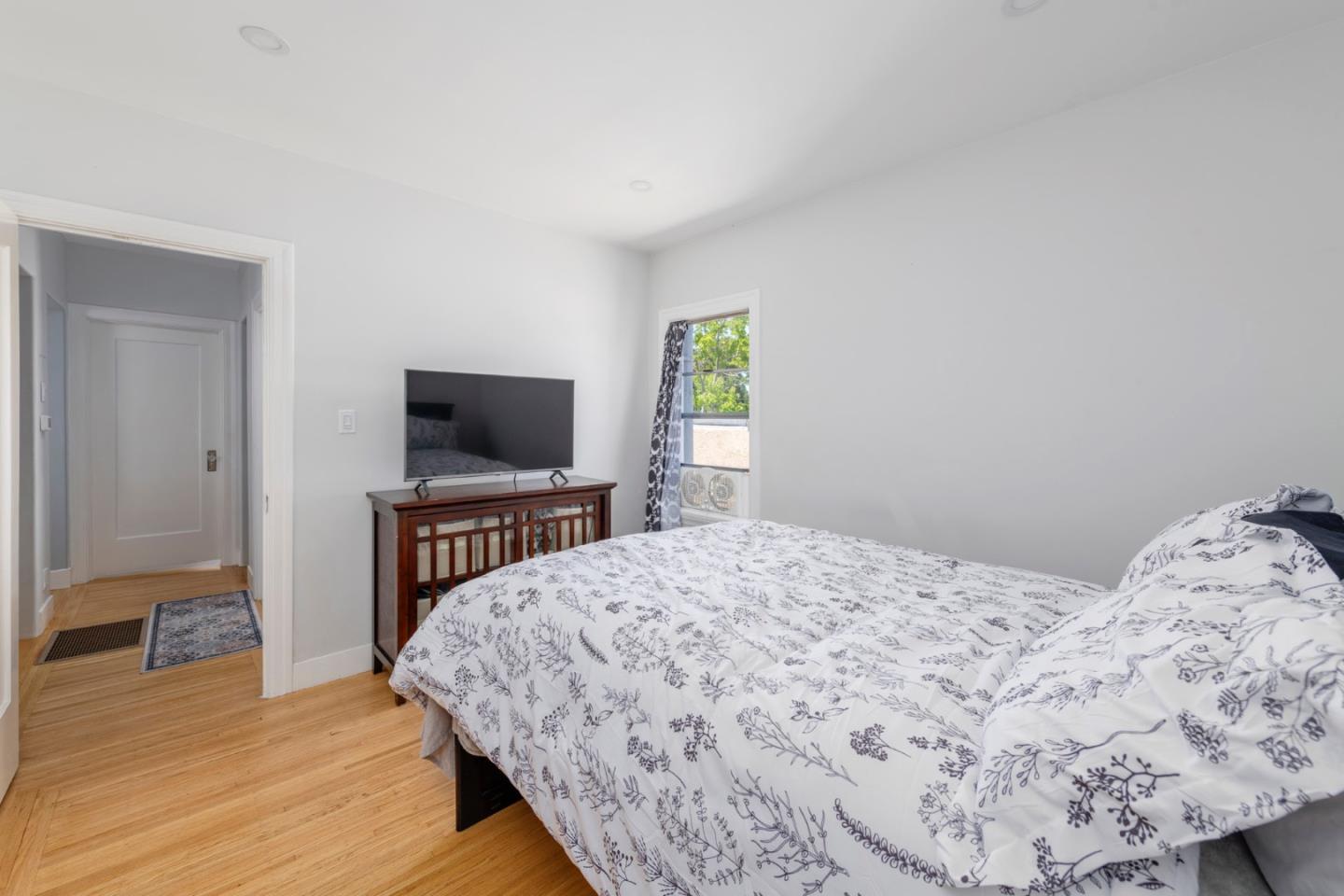 Detail Gallery Image 19 of 29 For 4512 Ellen St, Oakland,  CA 94601 - 2 Beds | 1 Baths