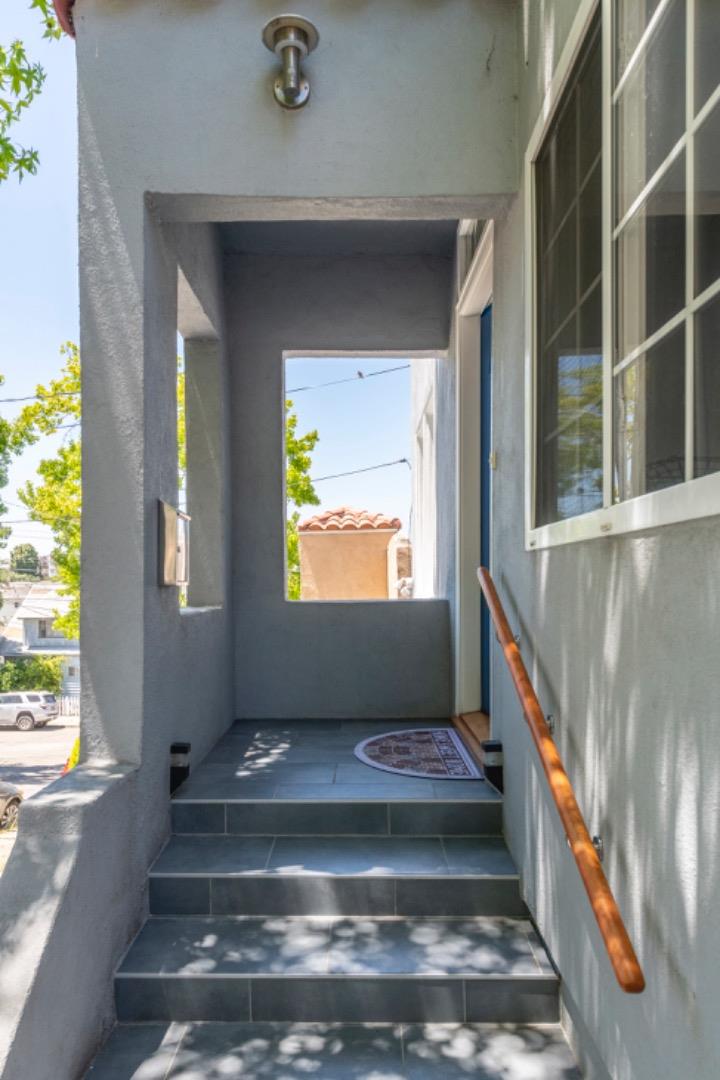 Detail Gallery Image 4 of 29 For 4512 Ellen St, Oakland,  CA 94601 - 2 Beds | 1 Baths