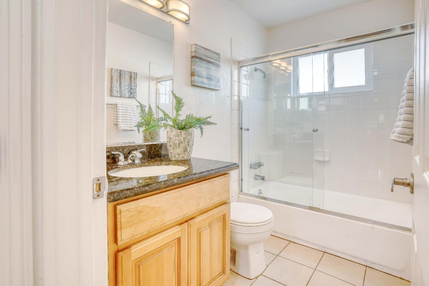 Detail Gallery Image 12 of 26 For 2025 California St #18,  Mountain View,  CA 94040 - 1 Beds | 1 Baths