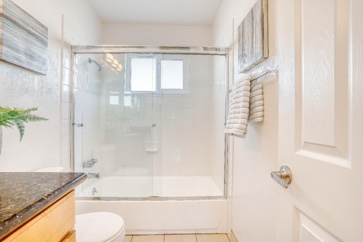 Detail Gallery Image 13 of 26 For 2025 California St #18,  Mountain View,  CA 94040 - 1 Beds | 1 Baths