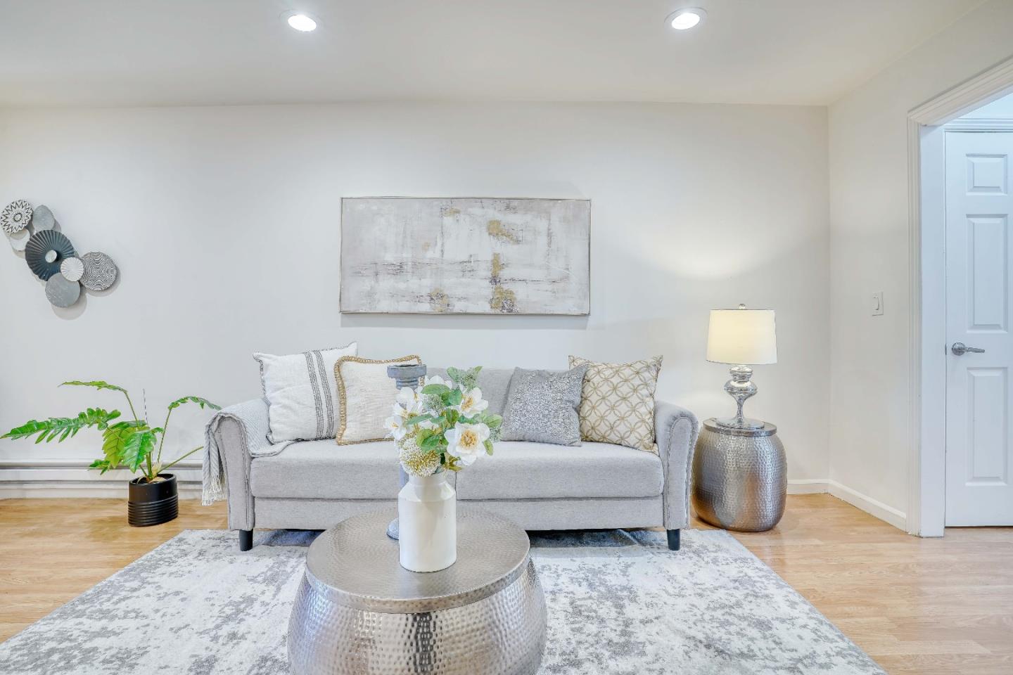 Detail Gallery Image 3 of 26 For 2025 California St #18,  Mountain View,  CA 94040 - 1 Beds | 1 Baths