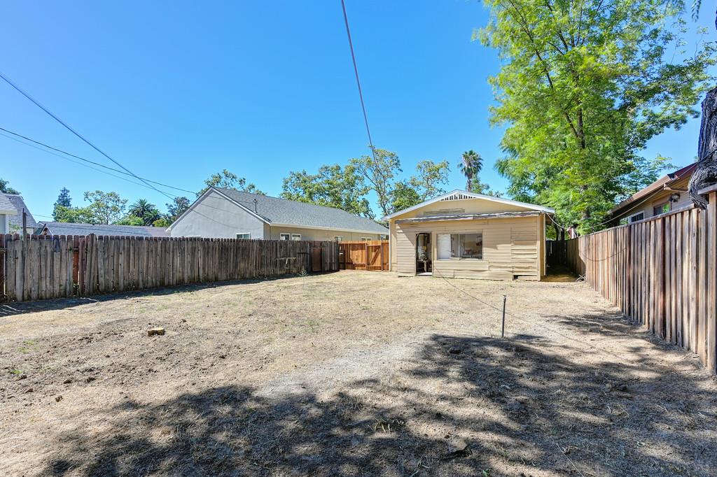 Detail Gallery Image 30 of 33 For 5032 11th Ave, Sacramento,  CA 95820 - 2 Beds | 1 Baths