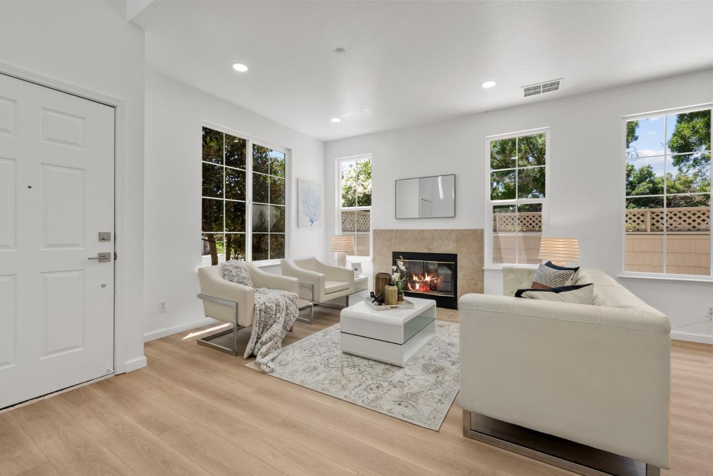 Detail Gallery Image 10 of 52 For 168 Positano Cir, Redwood City,  CA 94065 - 3 Beds | 2/1 Baths