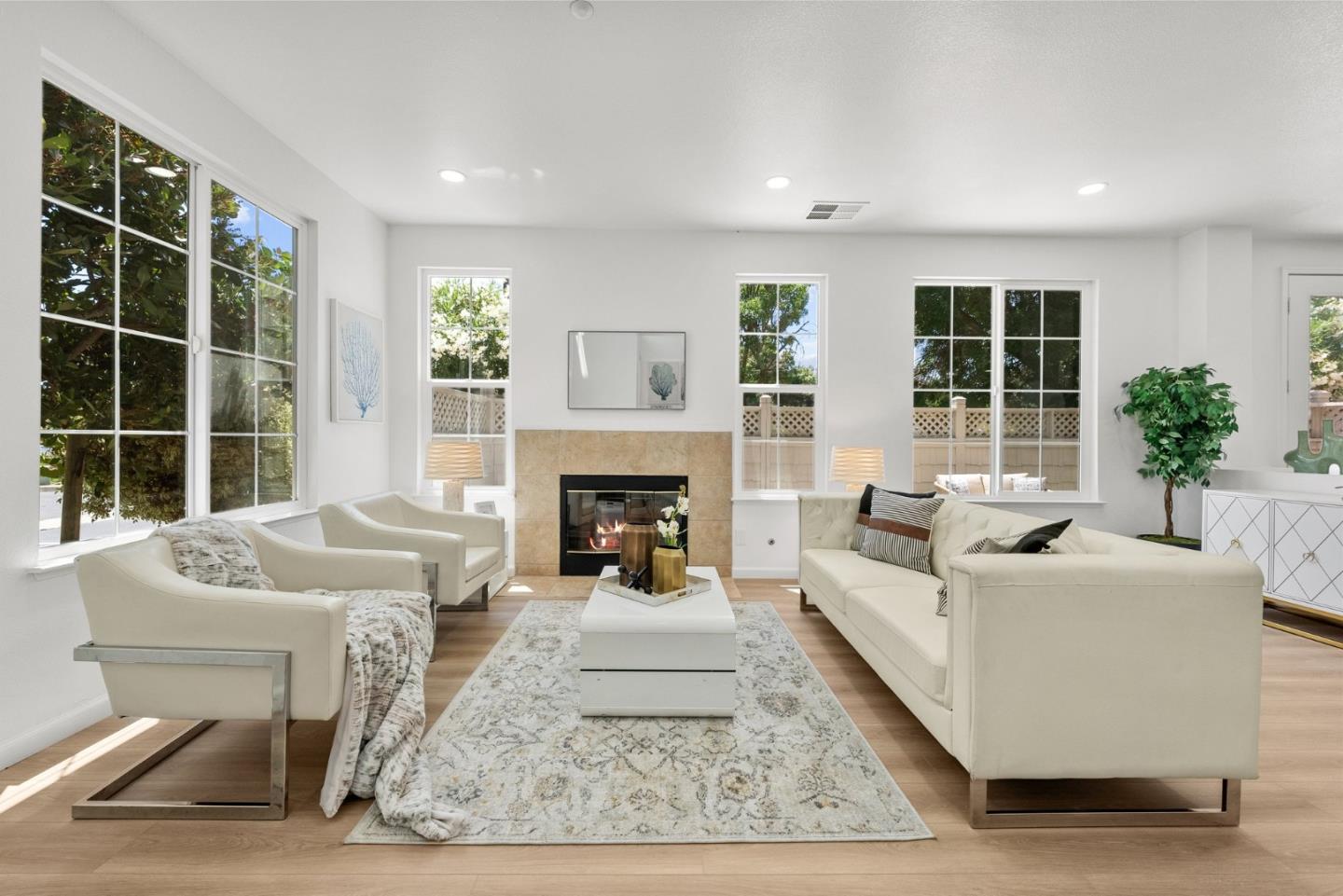 Detail Gallery Image 9 of 52 For 168 Positano Cir, Redwood City,  CA 94065 - 3 Beds | 2/1 Baths