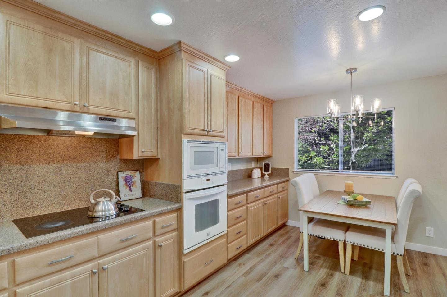 Detail Gallery Image 5 of 55 For 15400 Winchester Blvd #7,  Los Gatos,  CA 95030 - 3 Beds | 2/1 Baths