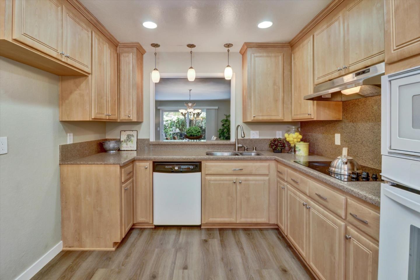 Detail Gallery Image 6 of 55 For 15400 Winchester Blvd #7,  Los Gatos,  CA 95030 - 3 Beds | 2/1 Baths