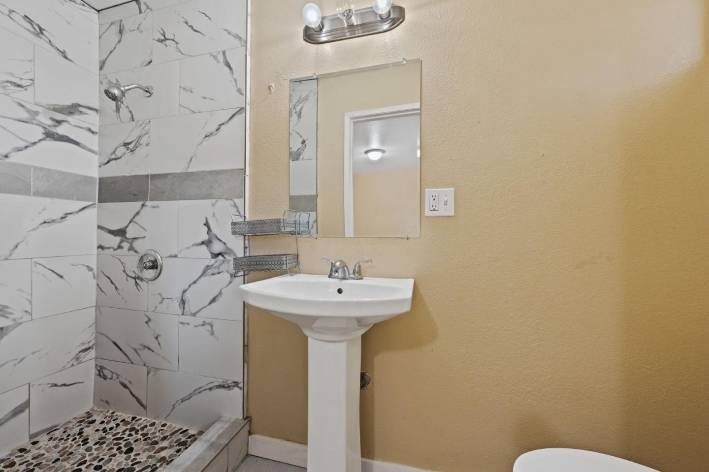 Detail Gallery Image 25 of 38 For 4015 Eureka Ave #0,  Clearlake,  CA 95422 - 3 Beds | 2 Baths